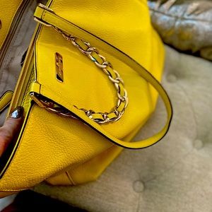 Mustard Michael Kors tote